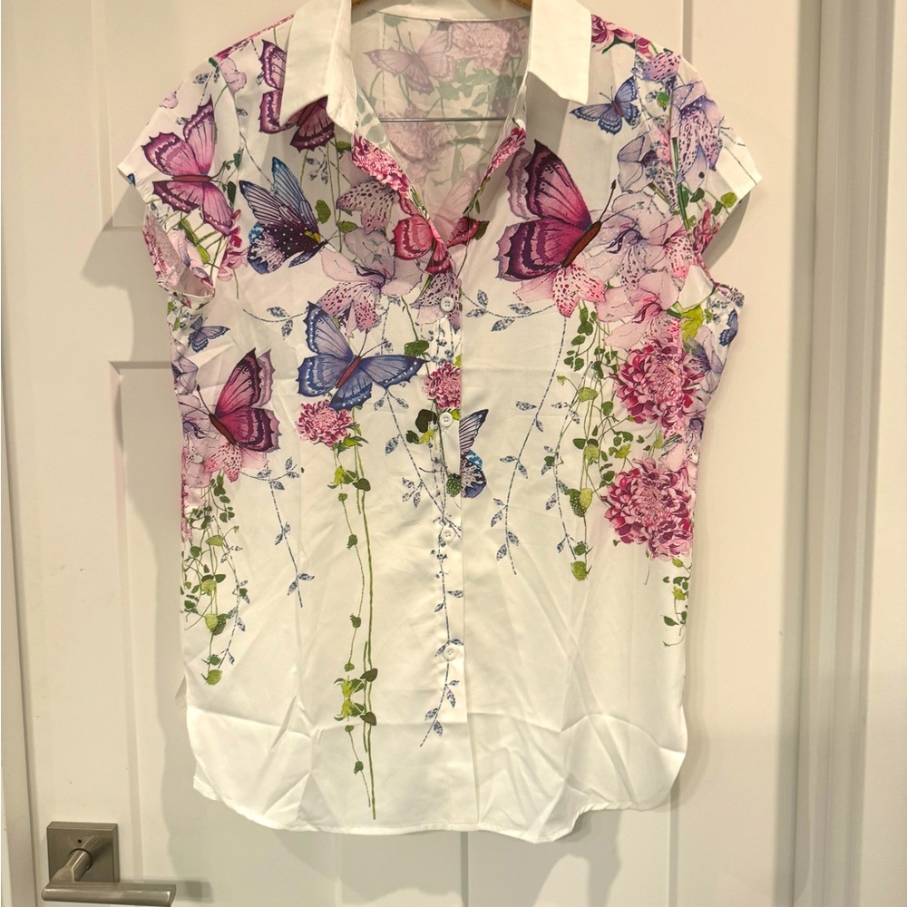 Summer floral blouse. New.